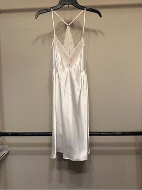 Linea Donatella Ivory Satin Lace-Trim Chemise